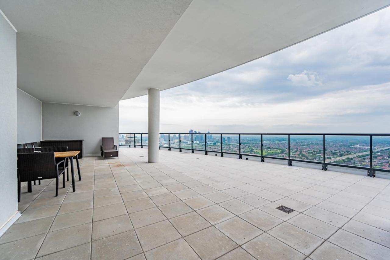 Amazing 3 Bed 4 Bath Penthouse With Roof Top Terrace Close To Airport 미시소거 외부 사진